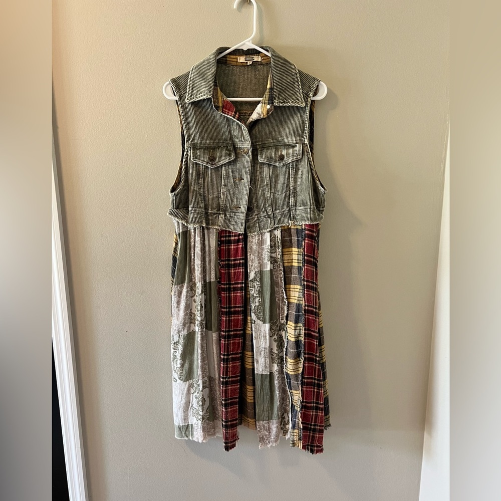 Gimmicks duster from Buckle - Hard to find!! Size M